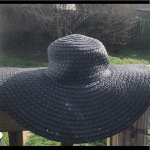 Black Floppy Beach Hat